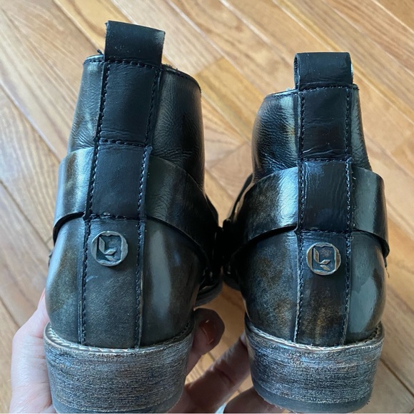 Koolaburra by UGG - Leather Dame Harness Distressed Ankle Boots - Size 7 - Picture 6 of 11